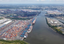 Schiffskoordination durch das HVCC im Hamburger Hafen