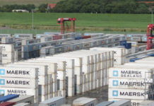 Maersk Line Reefer Container im Hafen Bremerhaven.