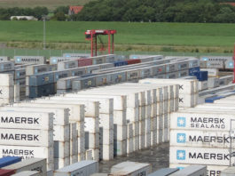 Maersk Line Reefer Container im Hafen Bremerhaven.