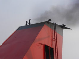 Schorstein, Symbolbild für Ship emissions NOx EU ETS Emissionshandel und Carbon Capture, alternative Kraftstoffe, ECA, SECA