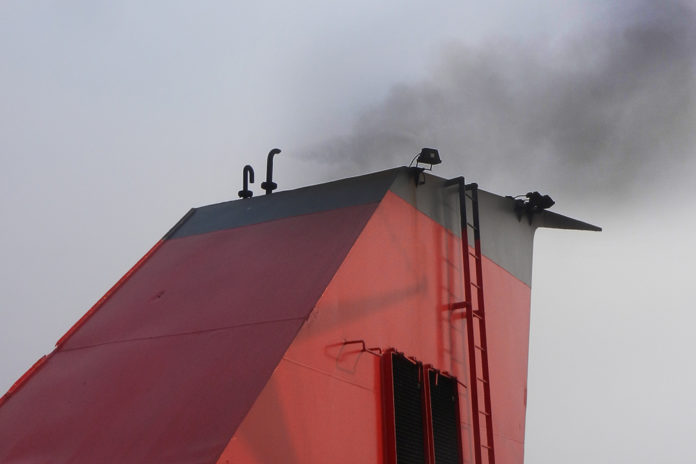 Schorstein, Symbolbild für Ship emissions NOx EU ETS Emissionshandel