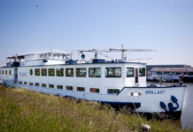 Während der Sommermonate steht Mitarbeitern der Offshore-Industrie das Hotelschiff »Brillant« als Unterkunft im Hafen von Borkum zur Verfügung