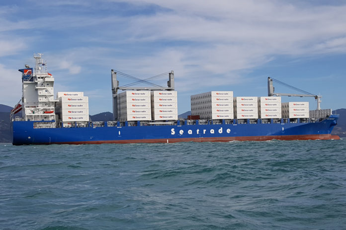 The »Seatrade blue« is on of 13 vessels in the new service from CCMA CGM and Seatrade