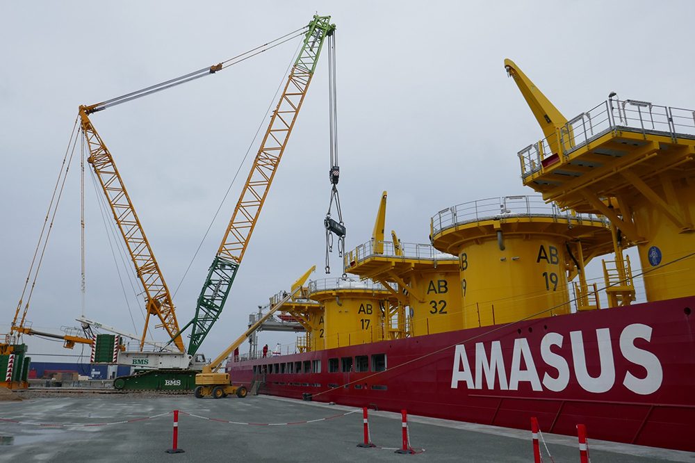 Umschlag am neuen Liegeplatz Mukran Port