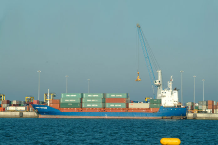 Containerschiff Hafen Doha Katar