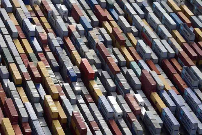 ISL, Containerumschlag, Container Jade weser port Containerumschlag, Export, deutsche Exporteure, Import Symbolbild