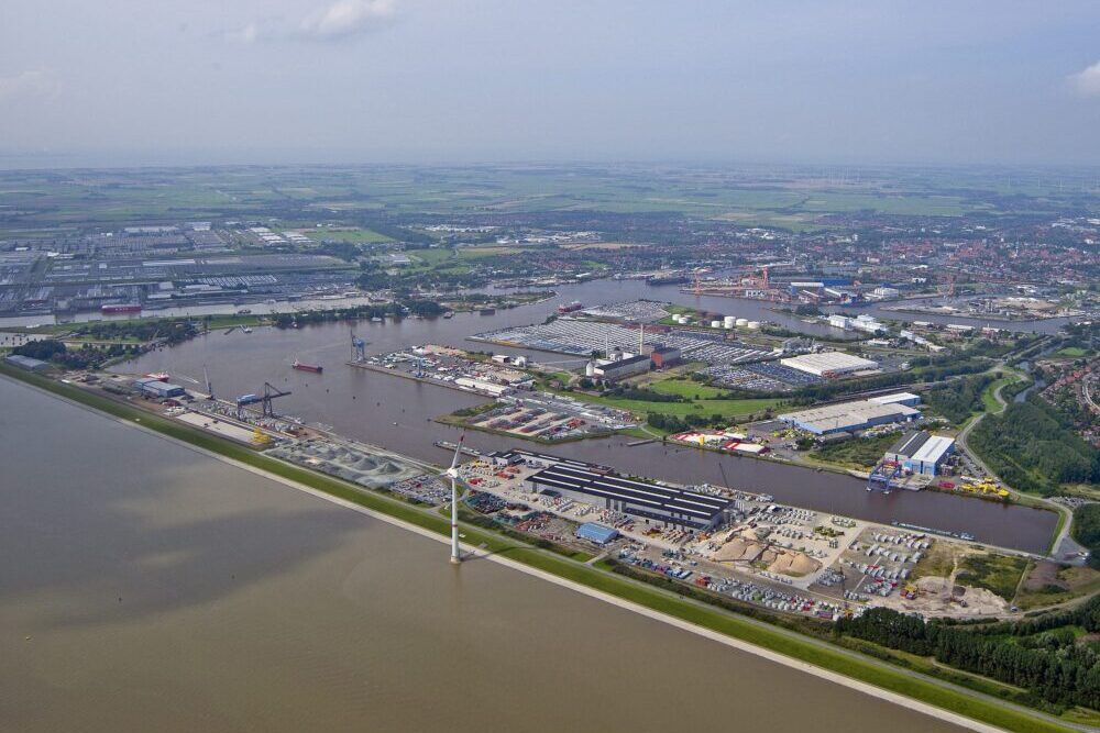 Luftansicht des Hafens von Emden