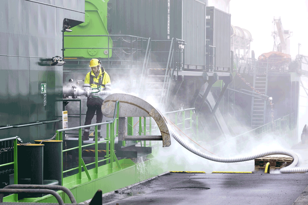 Der Hopperbagger »Scheldt River« wurde zum zweiten Mal am Elbehafen Brunsbüttel mit LNG bebunkert