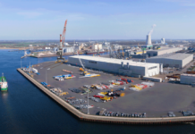 Auf dem Gelände von Liebherr im Rostocker Überseehafen soll der Kran installiert werden
