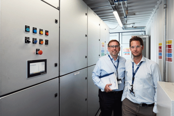 Erling Johannesen, General Manager Product (l.), und Jens Hjorteset, Product Manager Energy Storage Systems