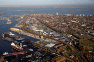 Terneuzen ist Teil des Hafenverbunds North Sea Port. Dazu zählen auch Vlissingen und Borssele am anderen Ufer der Schelde sowie Gent in Landesinneren