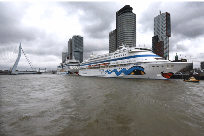 Die »AIDAcara« und »AIDAmar« haben die Kreuzfahrtsaison in Rotterdam eröffnet