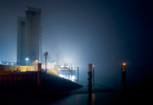 Brake Seehafen bei Nacht