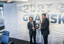 Tao Chengbo, Vice-President of the Board at the Port of Ningbo-Zhoushan und Lukasz Greinke, President of the Port of Gdansk Authority
