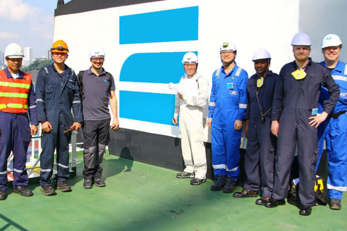 Vertreter von Zeaborn Ship Management, Nautilus Log, Korean Register und Verifavia Shipping an Bord der »E.R. Tianping«