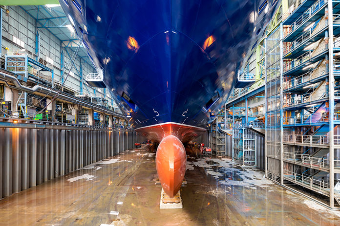 Spirit of Discovery im Dock der Meyer Werft