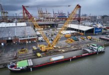 Die Verladung von schweren Projektladungen erfolgt auf dem BLG AutoTerminal Bremerhaven kurzfristig mit einem Liebherr-Raupenkran