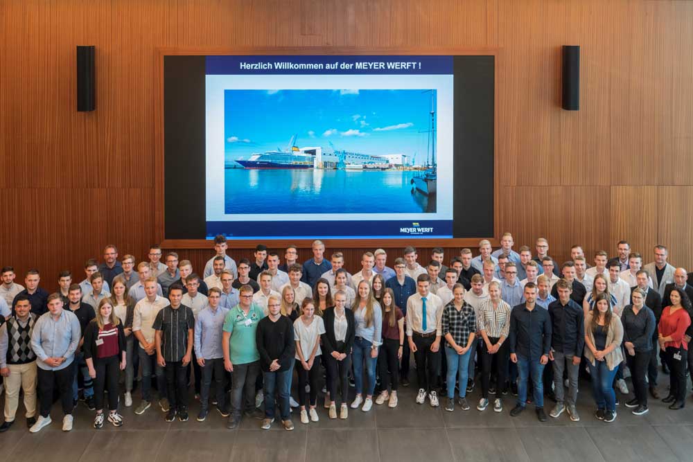Insgesamt 75 Auszubildende und duale Studenten haben jüngst ihre Ausbildung bei der Meyer Werft begonnen
