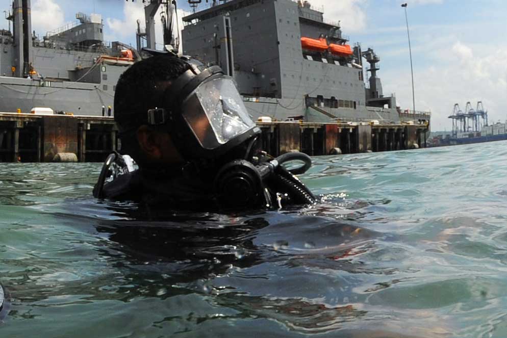 Das IDS von Sonardyne schützt Häfen und Schiffe, weil es Unterwassergefahren erkennt