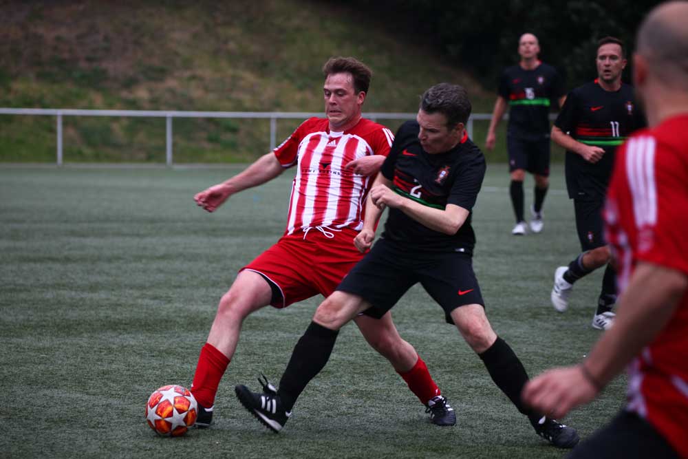 Fußballspiel bankers vs. shipowners