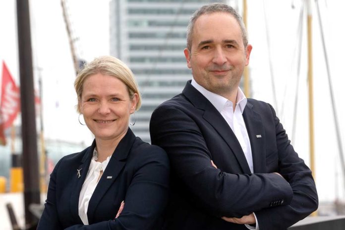 Heike Winkler (l.) ist neue Geschäftsführerin der WAB. Hans-Dieter Sohn verstärkt das Team ab Mitte November als Kommunikations- und Marketingmanager
