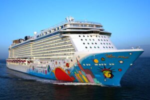 Kreuzfahrtschiff »Norwegian Breakaway« der Norwegian Cruise Line NCL, auf der Meyer Werft gebaut