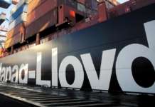Hapag-Lloyd Schriftzug auf Containerschiff