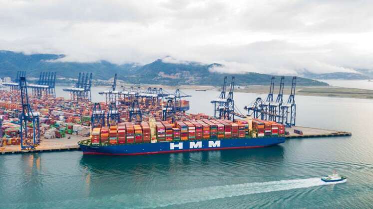 HMM Algeciras Containerschiff