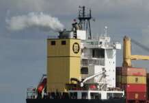 Eimissionen, Schornstein,MSC Containerschiff mit Scrubber