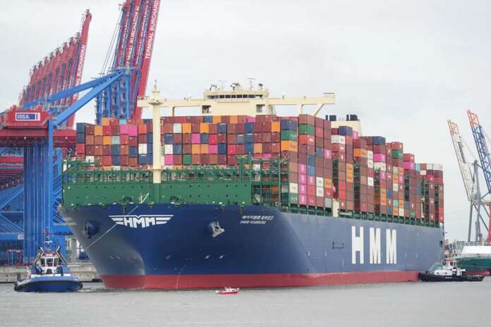 Containerschiff HMM Hamburg