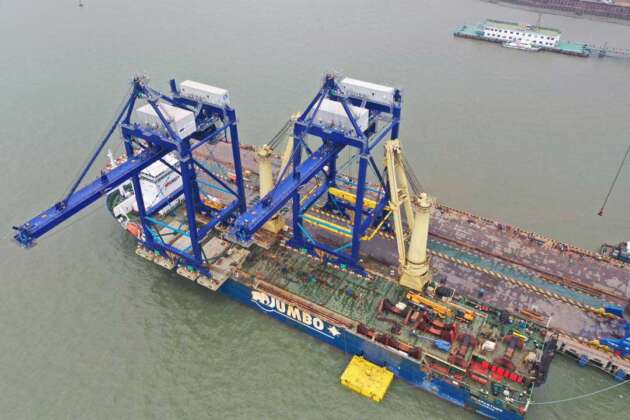 Fairpartner 1 loading STS cranes at Taicang 2