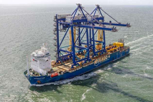 Fairpartner 2 en route to UK with 2 STS cranes total 1598t 2