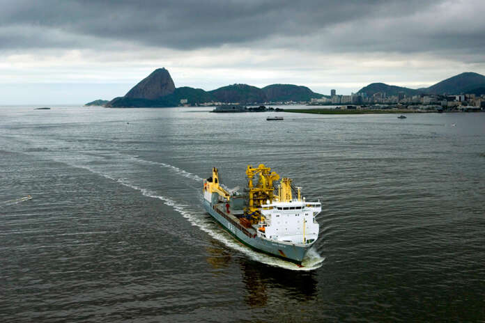 SAL vessel Anne-Sofie - inbound Brasil with pipelay tower