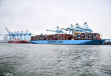Containerschiff Marseille Maersk im Hafen Rotterdam