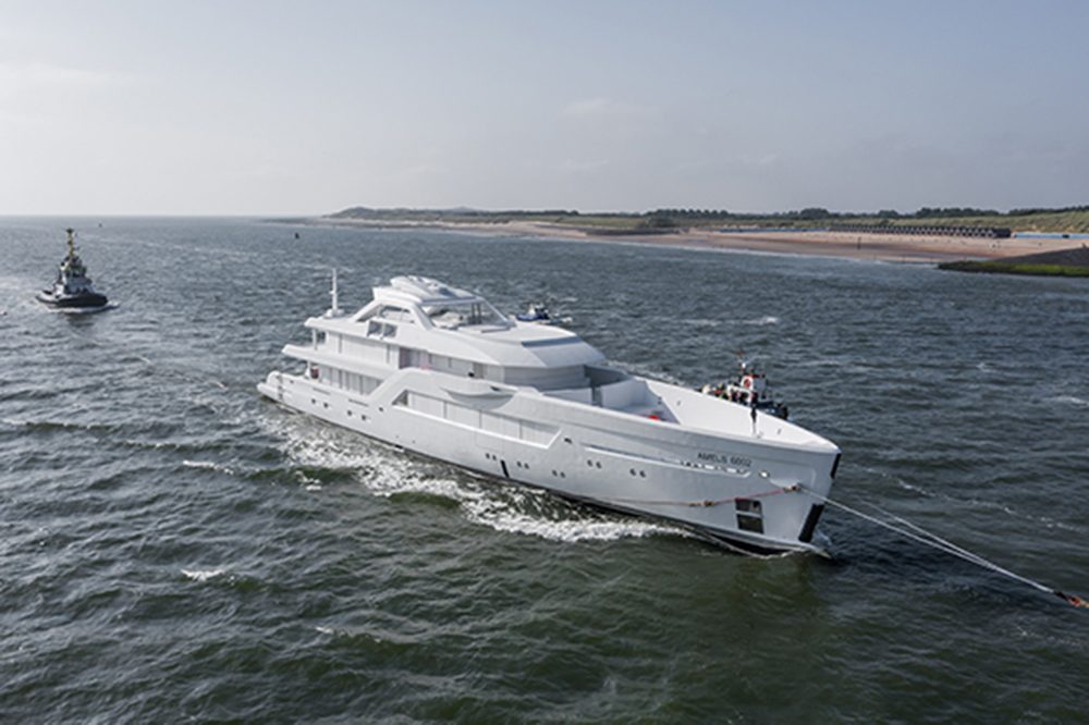 Nachdem der Rumpf nun in Vlissingen auf der Neubauwerft von Damen Yachting liegt, wird diese zweite Amels 60 nun eine intensive Ausstattungsphase durchlaufen.