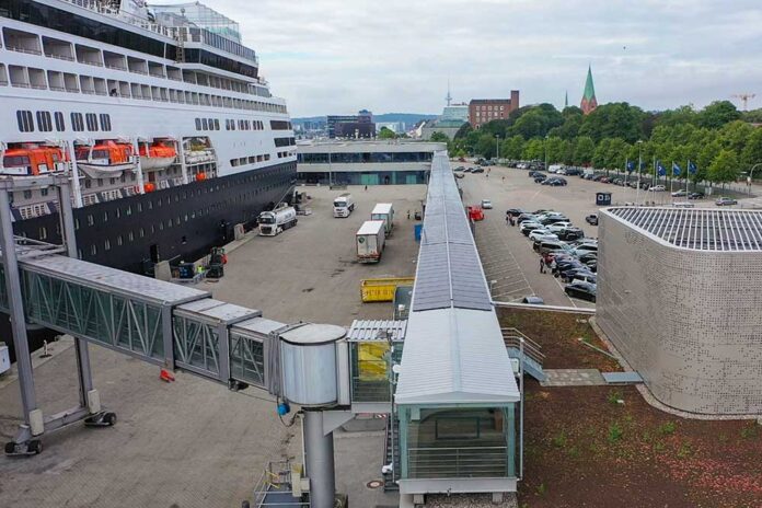 Port-of-Kiel-Photovoltaik-Anlage-Kreuzfahrtterminal