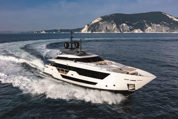 Die Custom-Line-106 Yacht von Ferretti wird mit Motoren der 2000 Baureihe ausgestattet © Rolls-Royce Power Systems