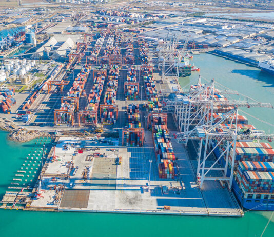 Hafen-Koper-Containerterminal