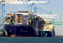 LNG-Bunkerschiff »Gas Vitality« betankt Containerschiff »CMA CGM Bali«