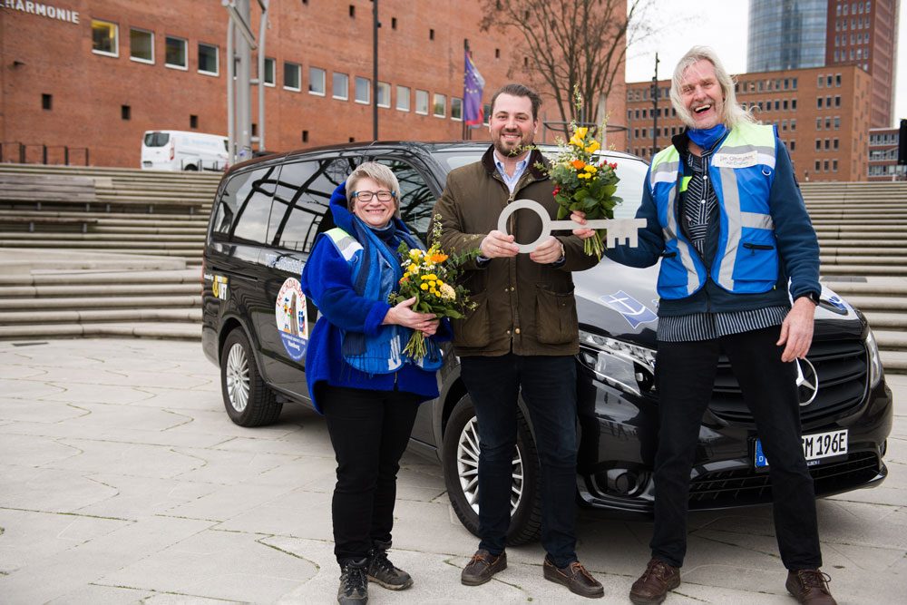 Schlüsselübergabe (v.l.): Anke Wibel, Andreas Rolner und Jan Oltmanns © Hauke Wulff