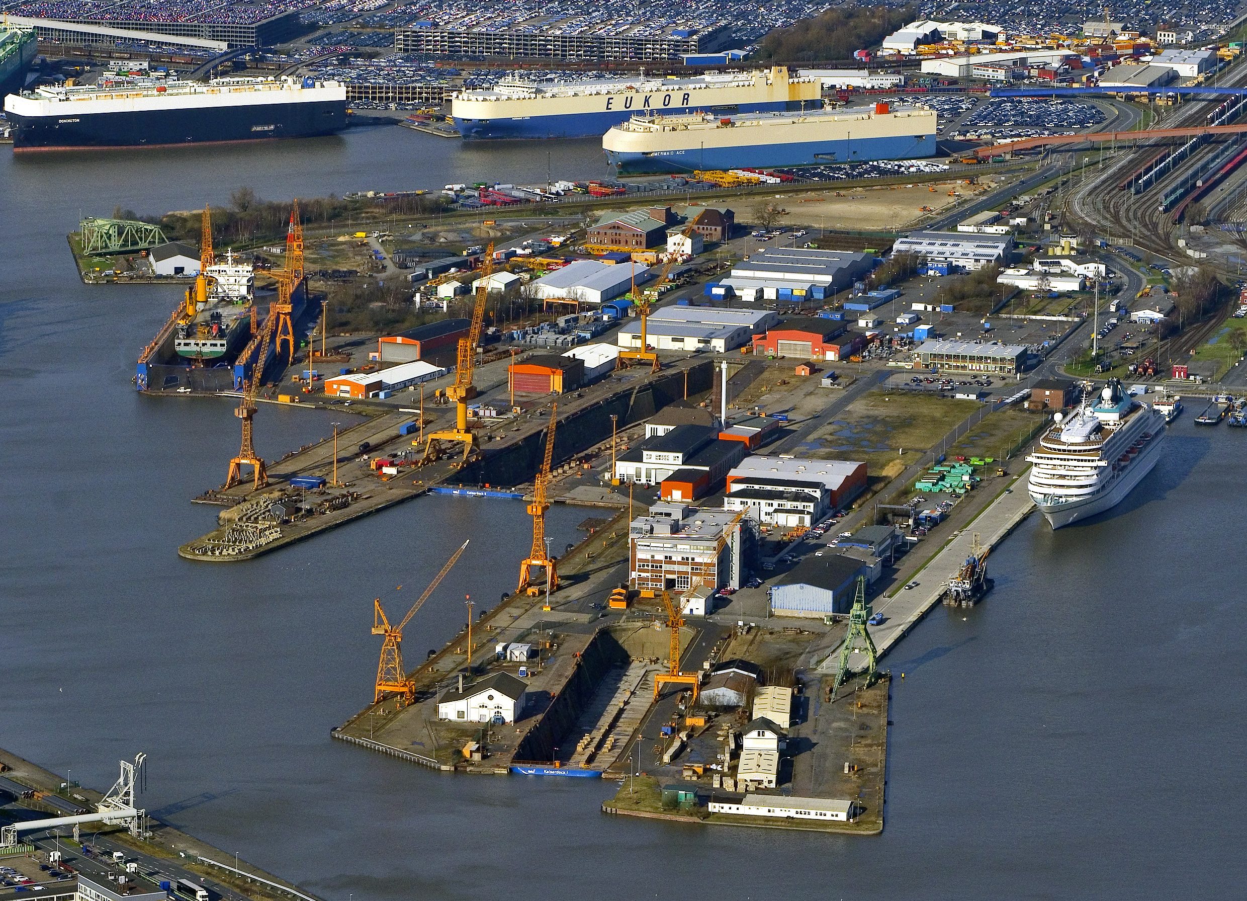 Die traditionsreiche Lloyd Werft mit ihren Kaiserdocks hat neue Eigentümer und kann weitermachen © Hero-Lang