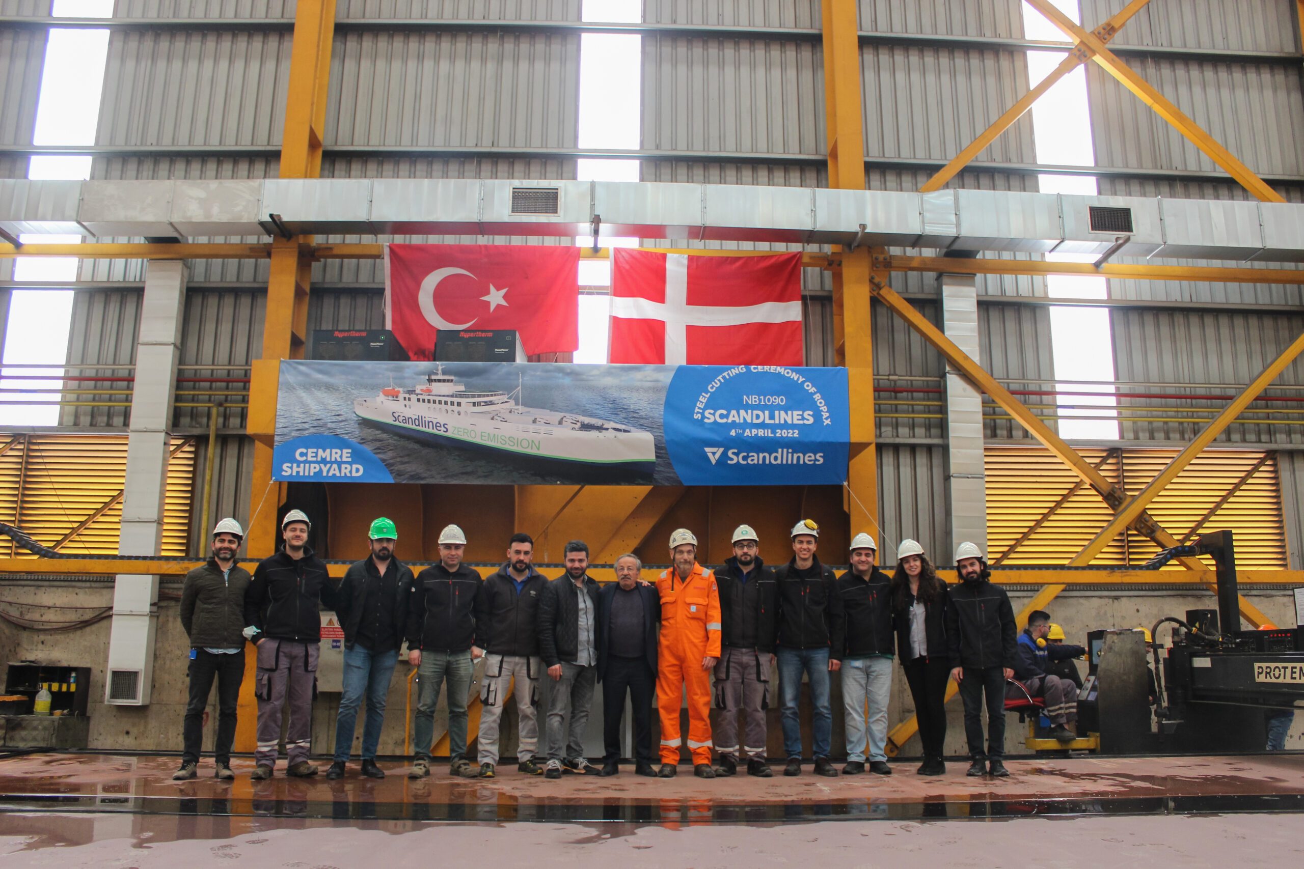 Stahlschnitt für Scandlines-Fähre © Cemre