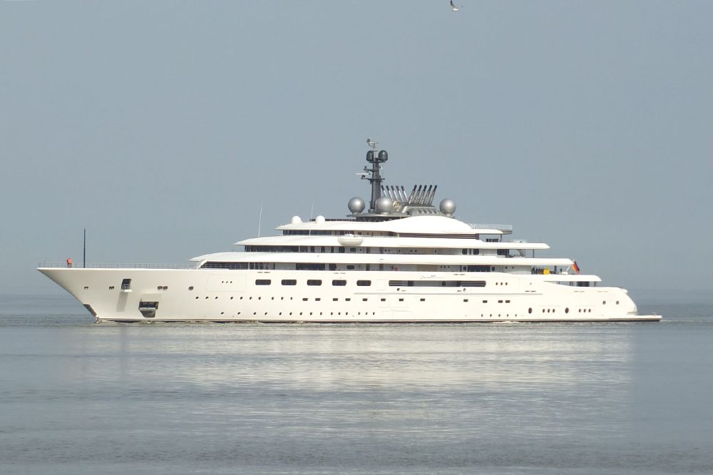 Die Megayacht »Blue« in Bremerhaven