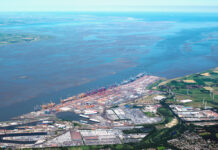 Küstenländer, Containerterminal Bremerhaven mit Außenweser © Wolfhard Scheer