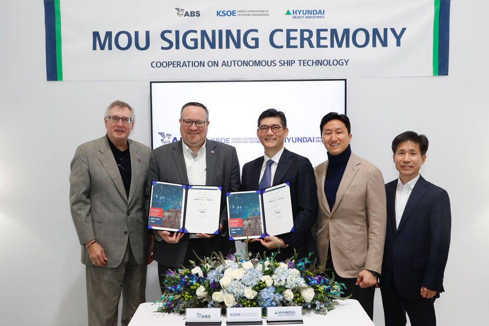 (v.l.): Christopher J. Wiernicki und Patrick Ryan (beide ABS) mit Sung-joon Kim, Ki-sun Chung und SH Jeon von HD Hyundai © ABS