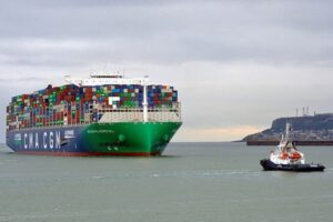 Die „CMA CGM Palais Royal“ vor Le Havre