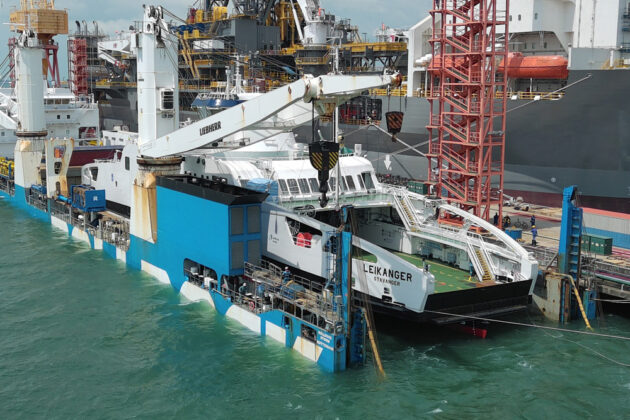 rolldock Loading of Leikanger on dry tow transport SCM 3rd Norled Zero emission Ropax Ferry