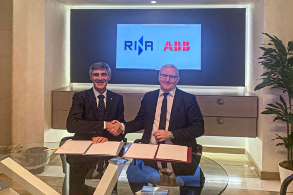 v.l.: Giosuè Vezzuto (Executive Vice President Marine bei RINA) und Rune Braastad (Business Line Manager, Marine Systems, ABB Marine & Ports)