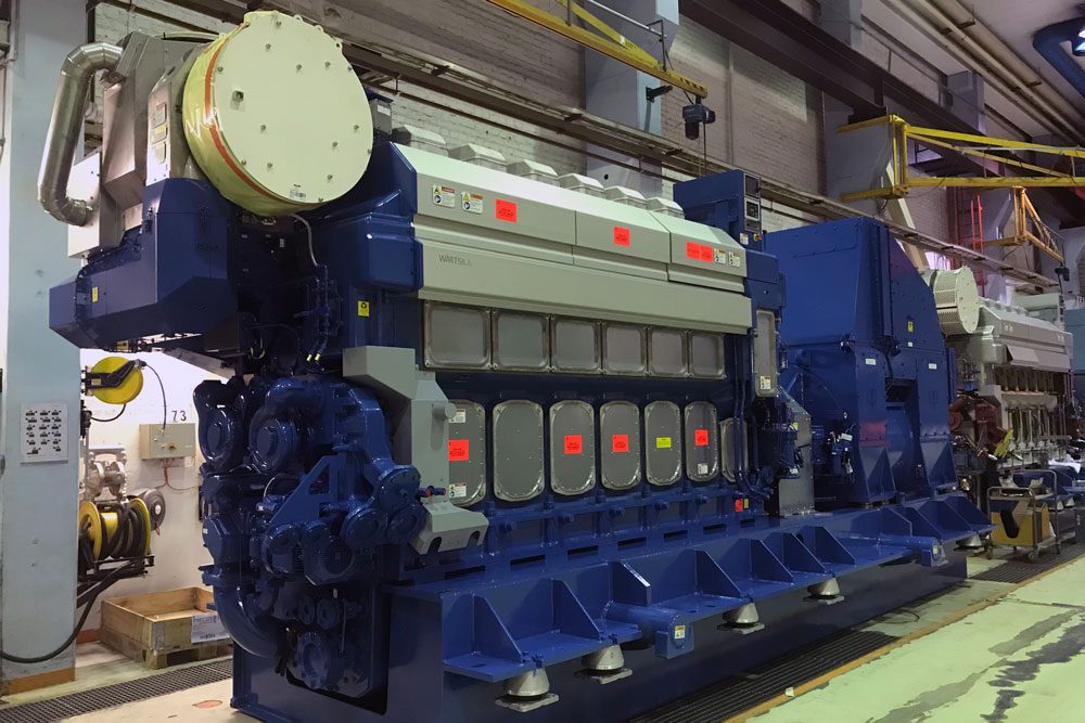 Ein Wärtsilä-Motor Typ 32 nach Werktests © David Shivute/Debmarine Namibia