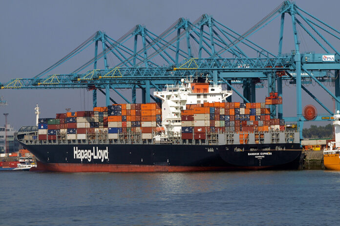 Hapag-Lloyd Containerschiff Bangkok Express am PSA Terminal Antwerpen